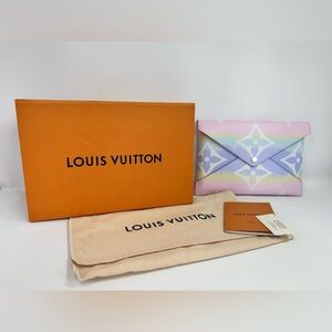 Authentic Louis Vuitton Monogram Giant Escale Kirigami Pochette